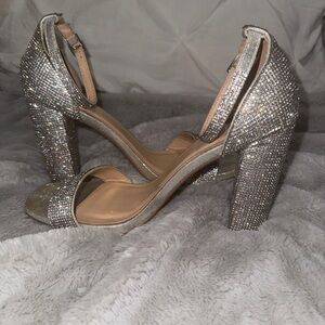 Delicious Sparkling Silver Heels size 7.5